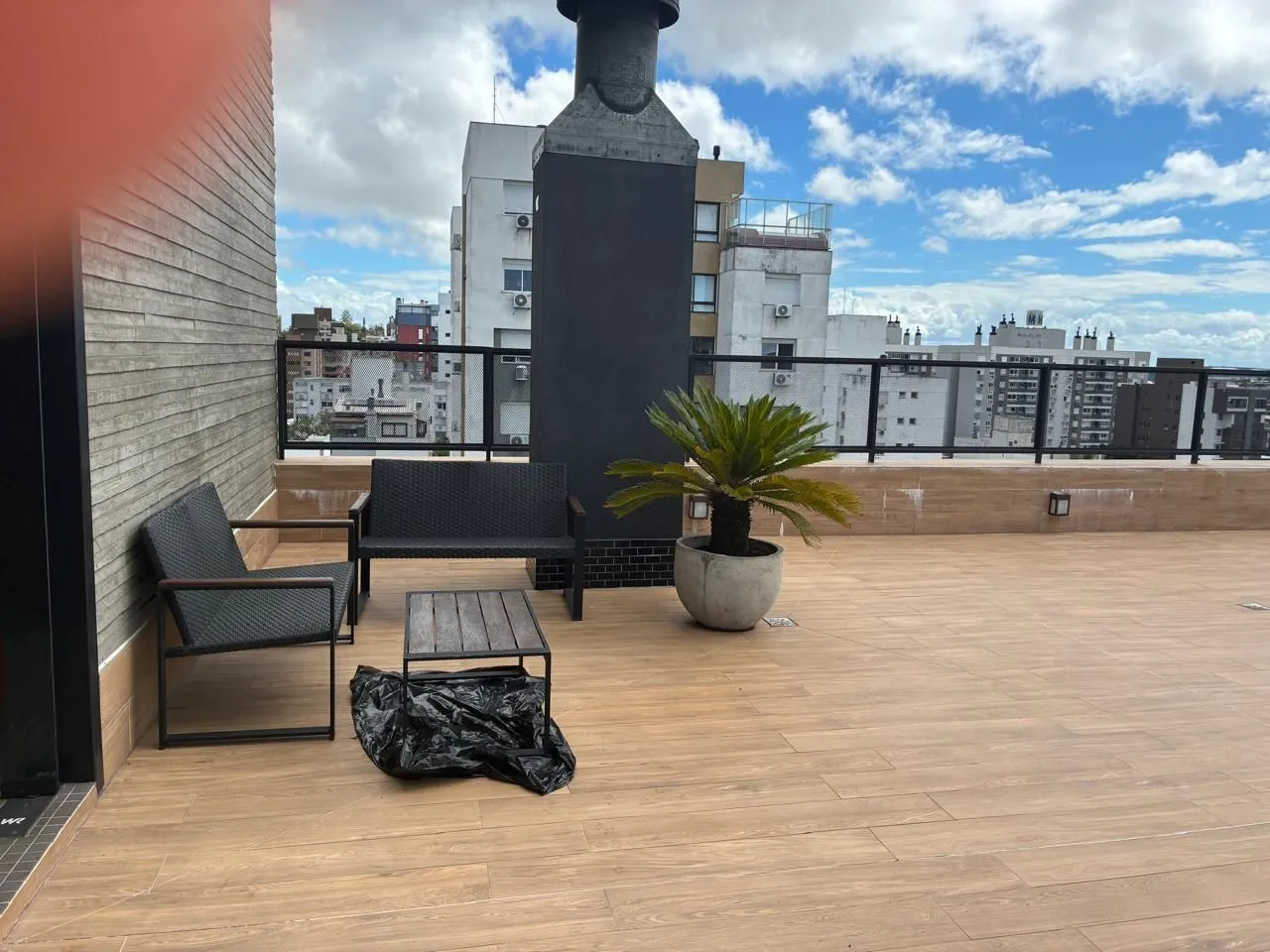 Imagem Vende-se apartamento com 2 quartos (1 suíte), 79m² e 2 vagas - Rua Eduardo chartier 190