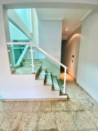 Imagem Sobrado Maravilhoso 174 m² 3 Dormitórios sendo 1 Suíte e 2 Vagas