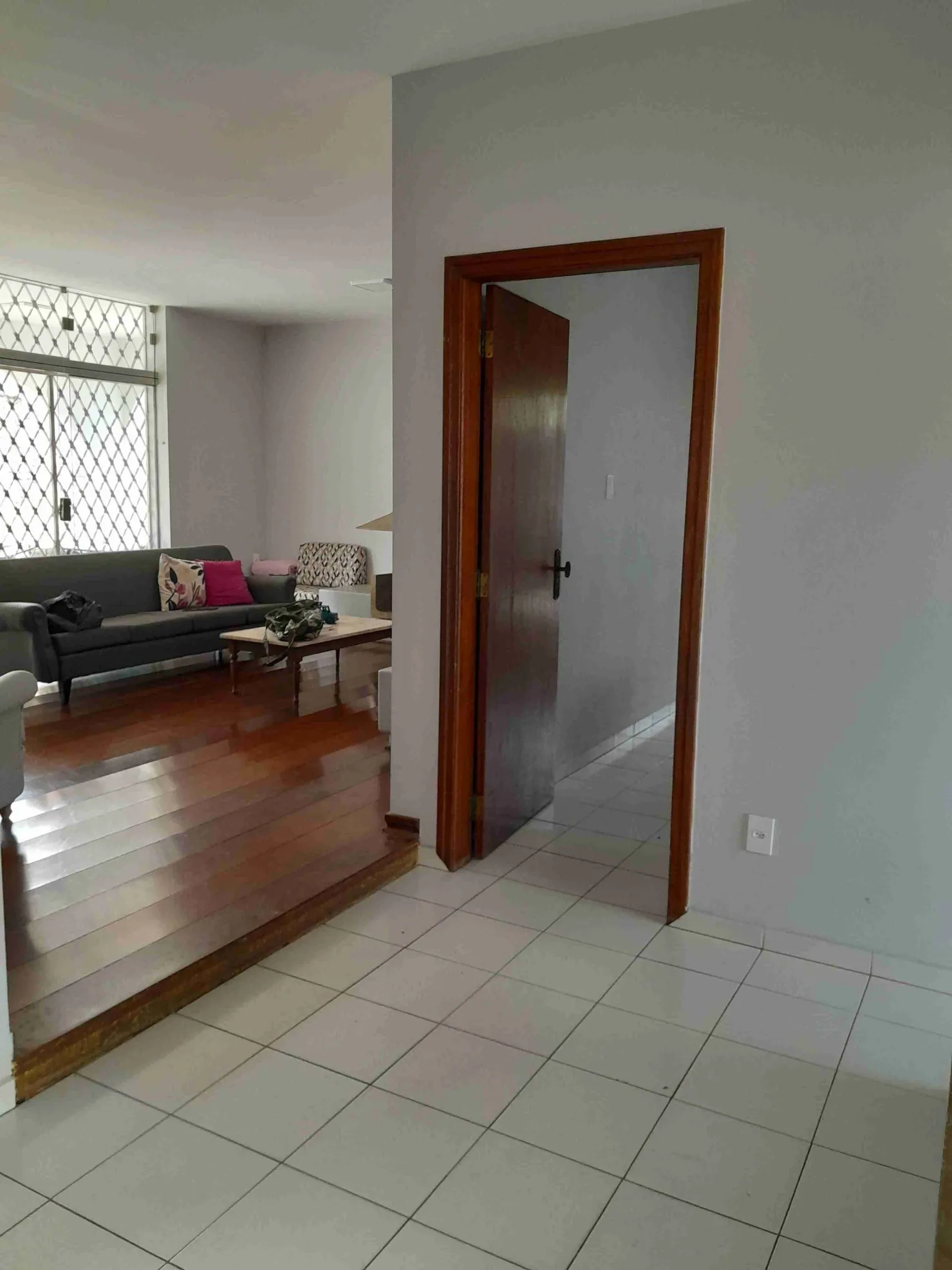 Imagem Excelente casa com piscina no conceituado bairro Vila Bourguese