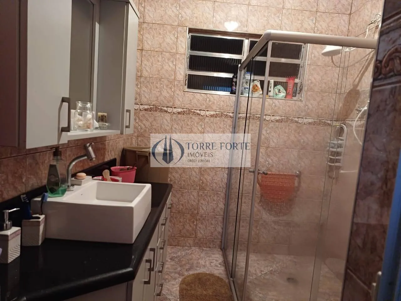 Imagem Casa Assobradada com 4 dormitórios, 1 suíte, 2 vagas de garagem, Demarchi