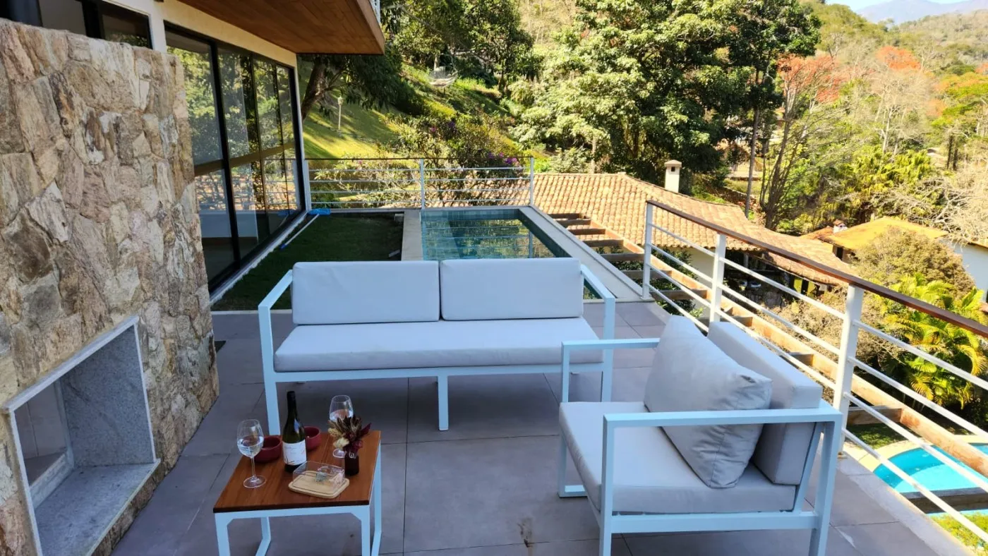 Imagem Casa em Condomínio para Venda em Petrópolis / RJ no bairro Itaipava