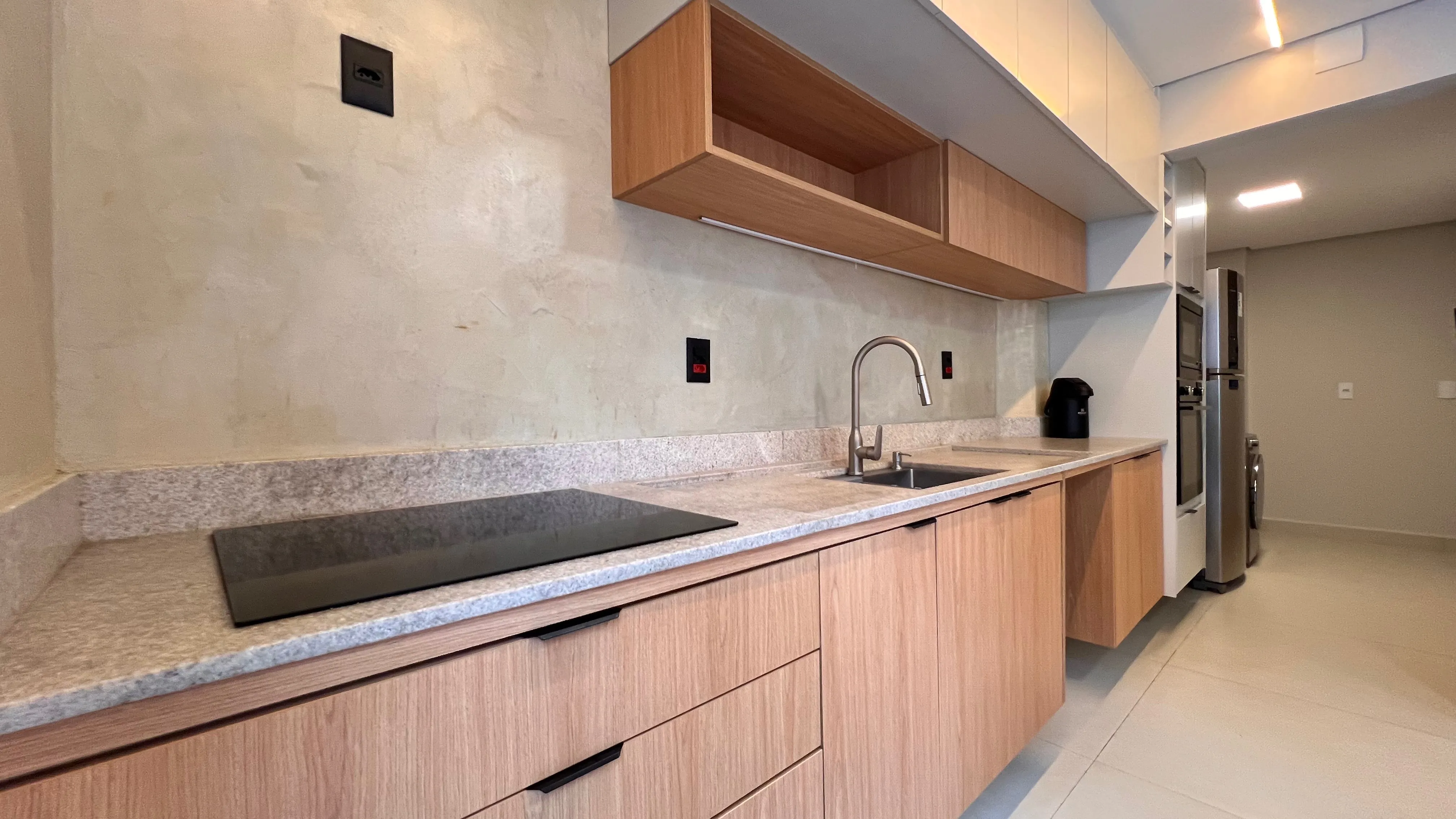Imagem Casa Ampliada com Planejados, Ar-Condicionado e Eletrodomésticos Inclusos no Villa Flora, Condomínio Gerânios