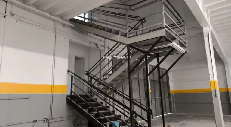 Imagem Galpão com 2200m2 em Alphaville.
