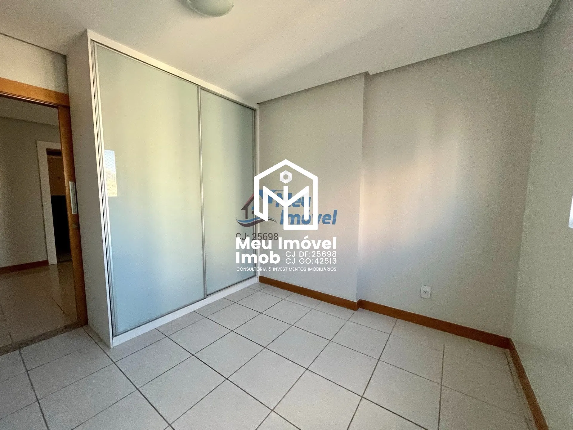 Imagem Rua 21 Ed. Le Grand Valle 3 Quartos 1 Suíte 1 Vaga 119m² Reformado Armários FGTS