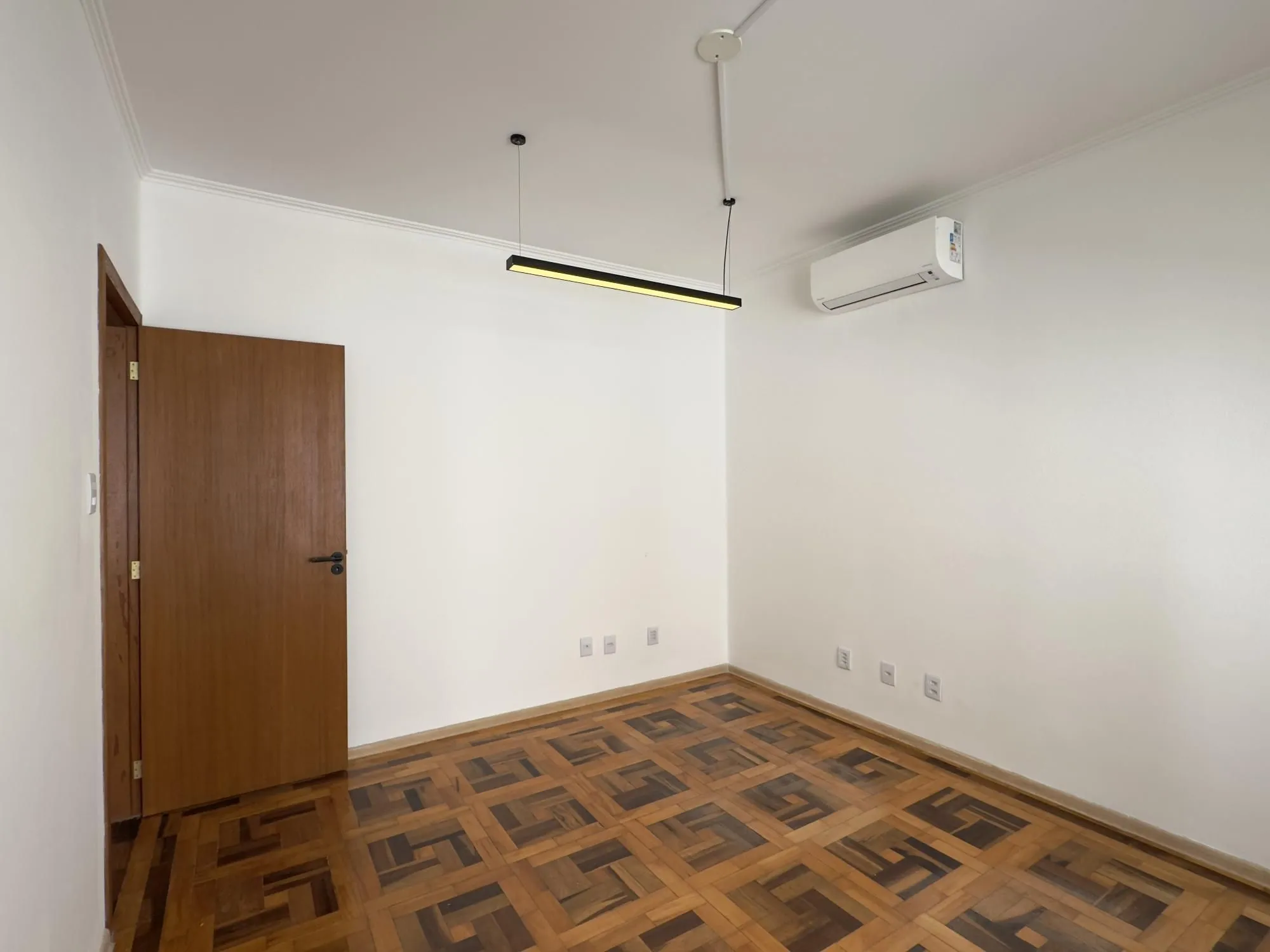 Imagem Apartamento reformado de 67m², 2 dormitórios com peças amplas na Praia de Belas