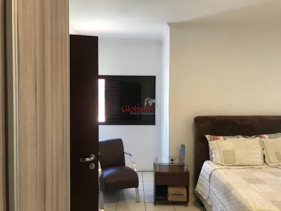 Imagem SOBRADO, 4 QUARTOS, 3 SUÍTES, 1 QUATRO DE EMPREGADA COM BANHEIRO, GARAGEM COBERTA, PISCINA E CHURRASQUEIRA