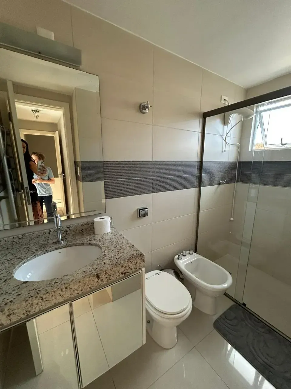 Imagem Sobrado com 3 Quartos à Venda, 118 metros em Mercês - Curitiba