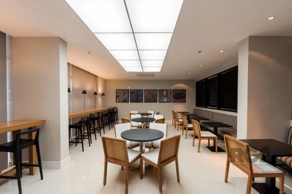 Imagem Conjunto/Sala para Venda - 35m², 0 dormitórios, 1 vaga - Petrópolis