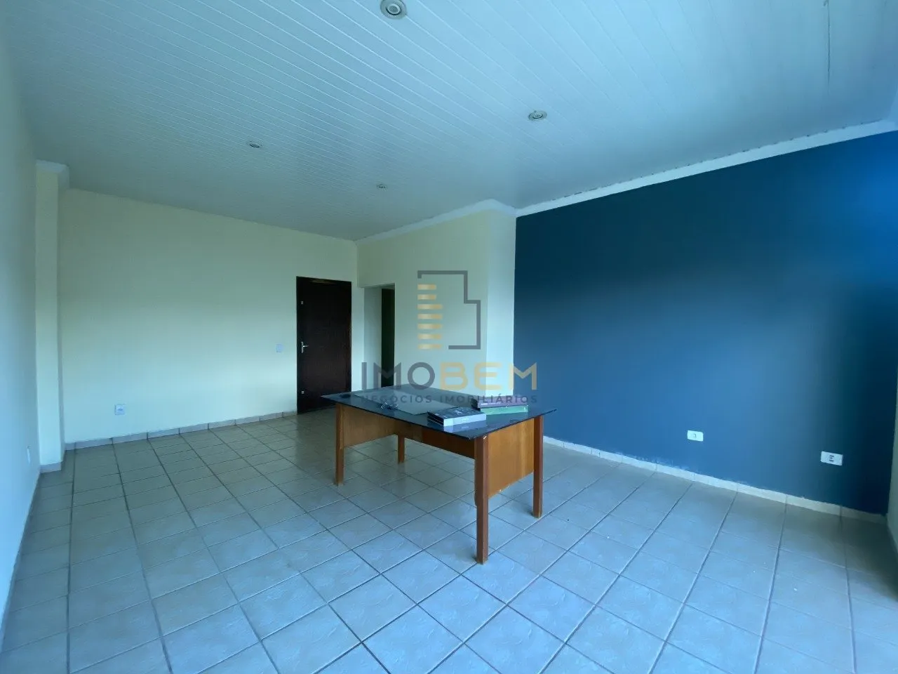 Imagem Excelente espaço de coworking disponível para alugar no Setor Comercial de Sinop. 

Com uma área ...