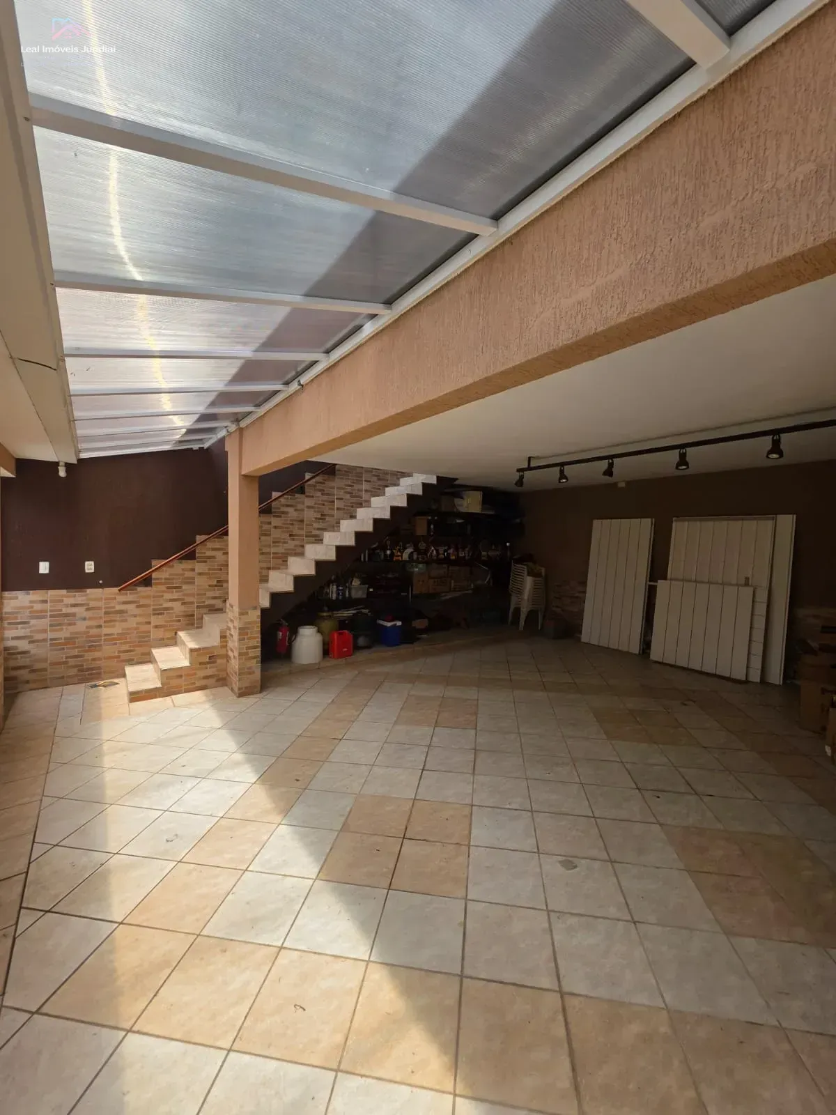 Imagem Casa à venda - Área útil 150 m2 com 2 dormitórios sendo 1 súíte - 2 vagas - Excelente Oportunidade d