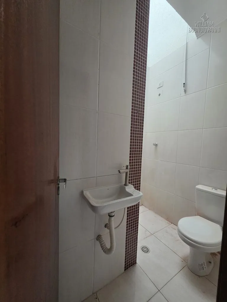 Imagem Casa Reformada em Condomínio - 1 Dorm, 1 Vaga, 1,4 km da Praia
