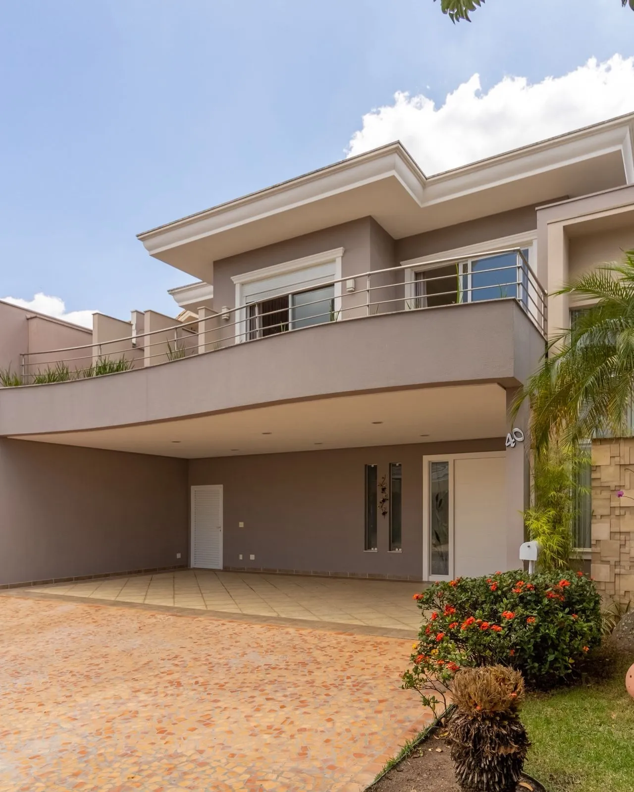 Imagem Sobrado com 3 suítes, piscina aquecida e suíte master de 60 m² no Sunset Condomínio Residencial
