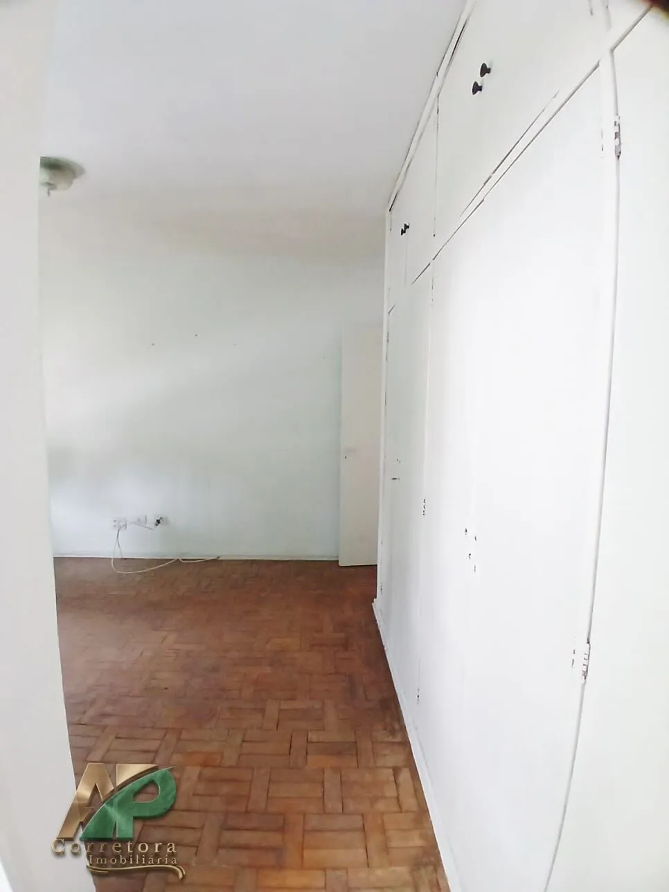 Imagem Casa à Venda em Santo Amaro: 3 Dorms (1 Suíte) + Edícula | Oportunidade Única!