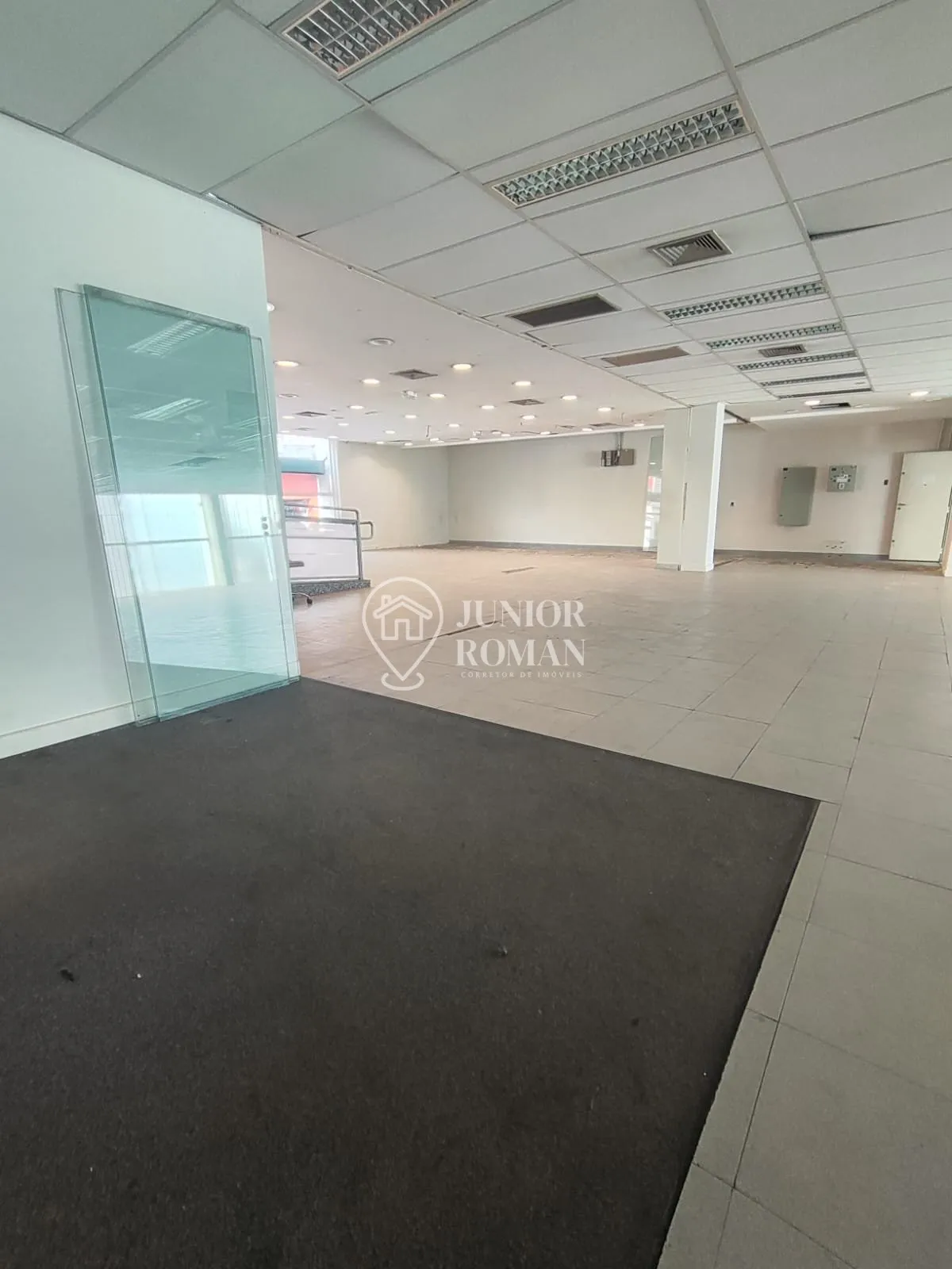 Imagem PRÉDIO COMERCIAL 2.579M² COM 35 VAGAS - EX AGÊNCIA BANCÁRIA EM SBC