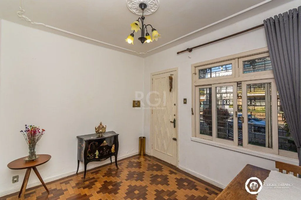 Imagem Casa para Venda de 3 dormitórios, no bairro Petrópolis