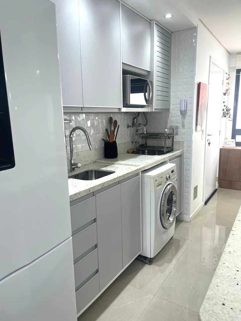 Imagem Apartamento no bairro Cristal de 2 dormitórios e vaga MOBILIADO