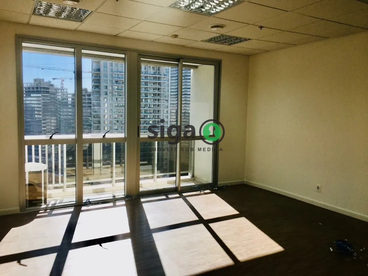 Imagem Sala Comercial 56m² no Neo Corporate 2 Vagas, Alto Andar e Próxima à CPTM