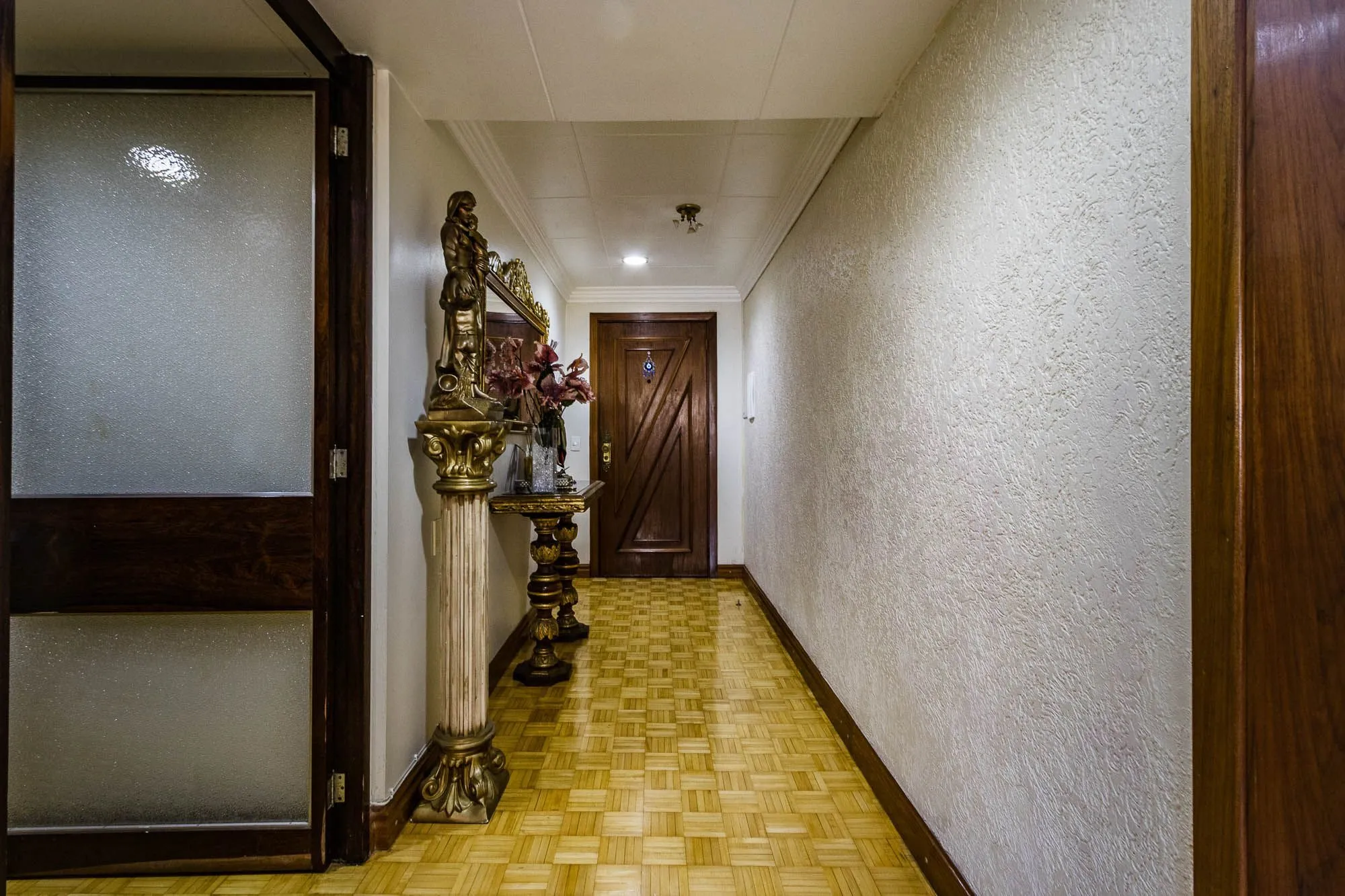 Imagem Apartamento de 3 dormitórios e 133m² à venda em Centro Histórico, Porto Alegre.