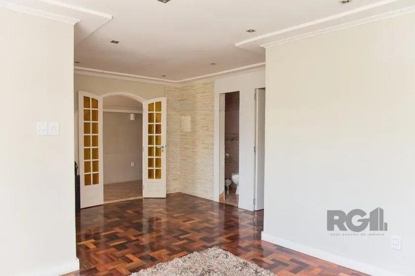 Imagem Casa de 197m² - 5 dormitórios, 3 vagas no bairro Rubem Berta