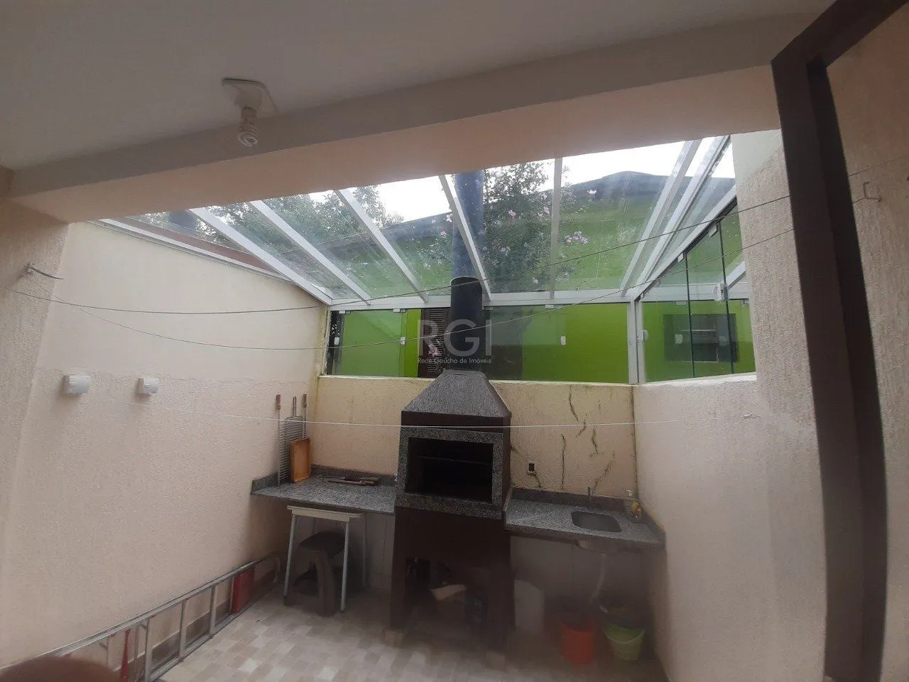 Imagem Casa com 2 quartos, 2 suítes, varanda, vaga, no bairro Aberta dos Morros, Poa/RS