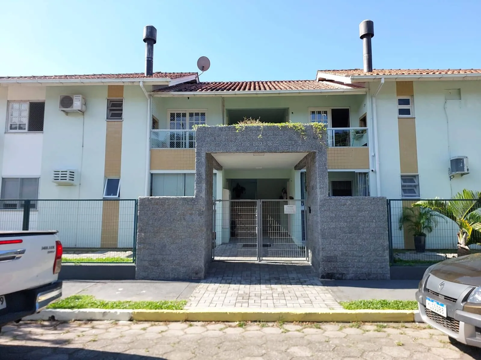 Imagem Apartamento Térreo à Venda com 3 Dormitórios em Canasvieiras - Florianópoli