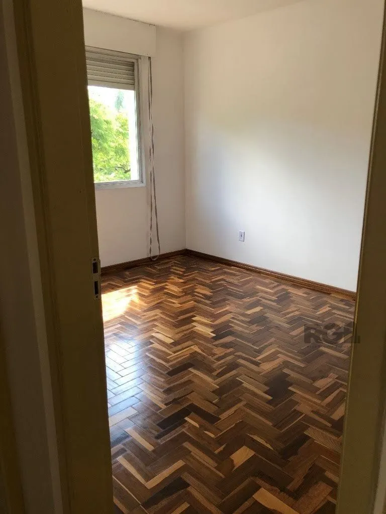 Imagem Apartamento no Passo D'areia de 2 dormitórios e vaga desocupado