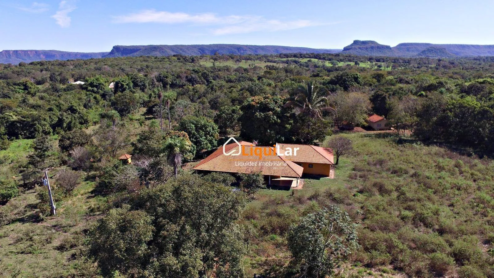 Imagem Chácara à Venda em Piraputanga com Fundo para o Rio Aquidauana, 6,5 Hectares e Casa Sede Completa