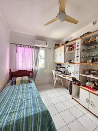 Imagem Casa em condomínio fechado com três suítes e área gourmet a venda em Patamares