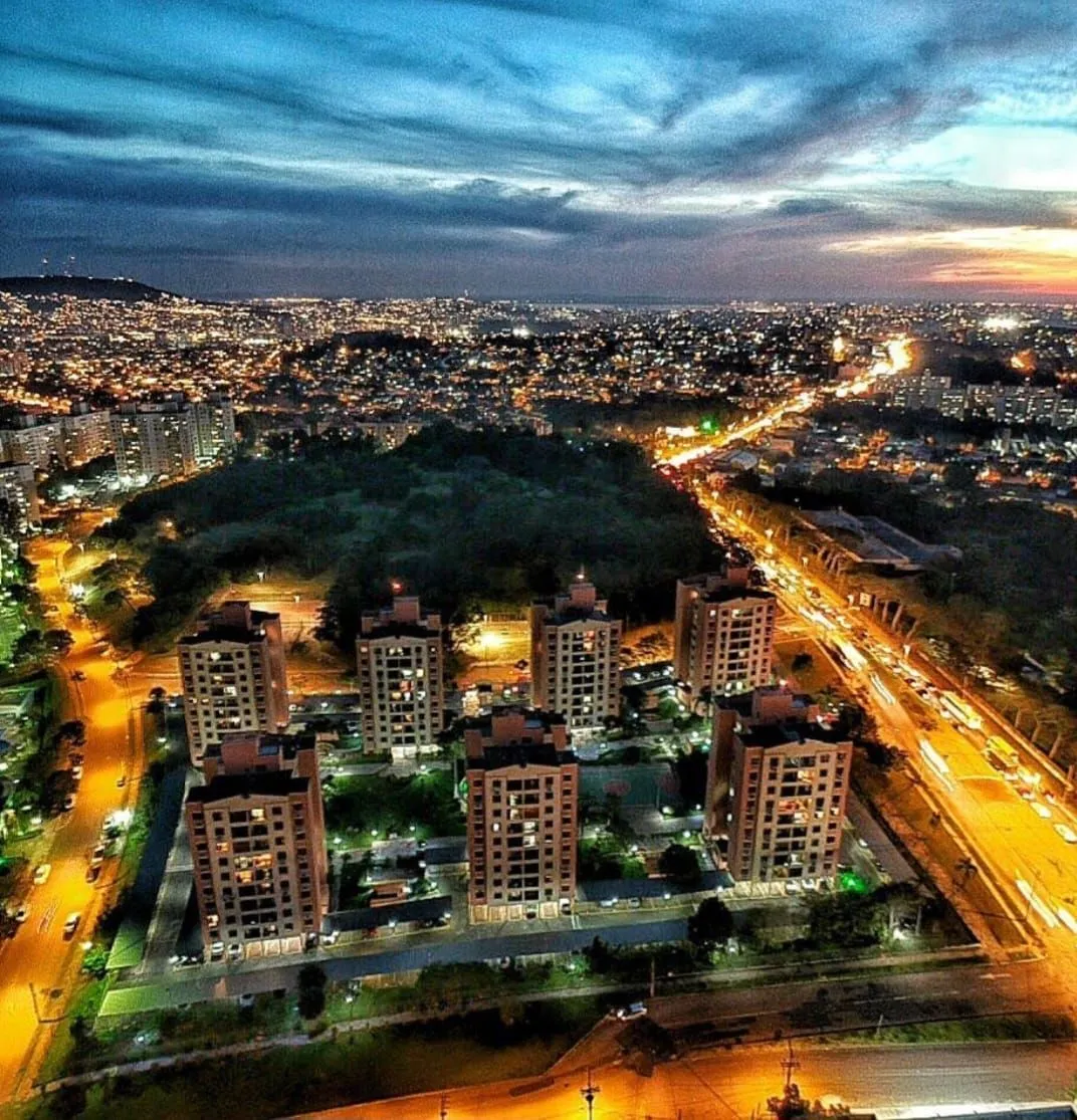 Apartamento de 2 quartos e 1 vaga de garagem no bairro Jardim Carvalho em POA/RS