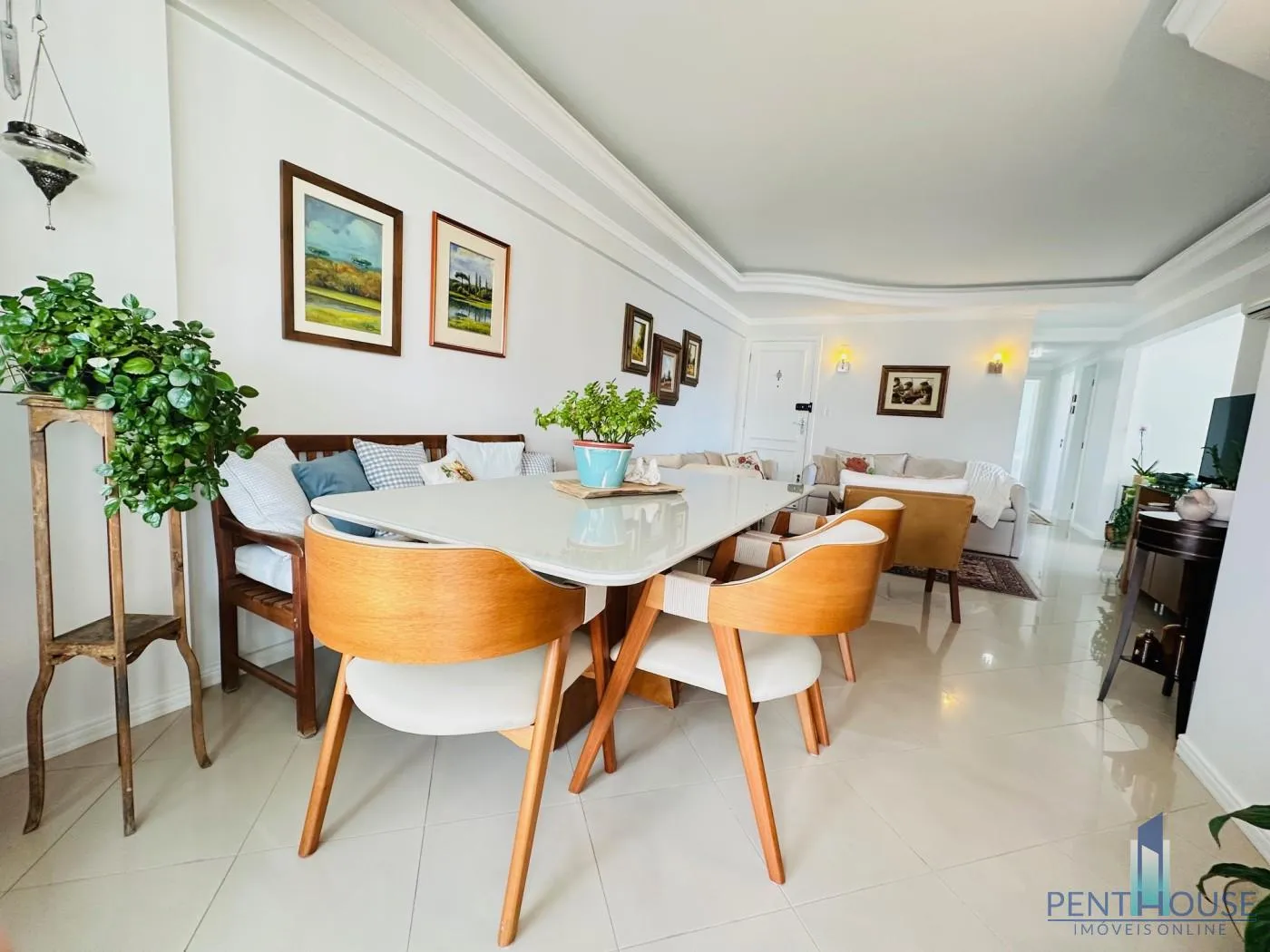 Imagem Apartamento Quadra Mar para Venda em Balneário Camboriú, CENTRO, 3 dormitórios, 1 suíte, 3 banheiros, 2 vagas