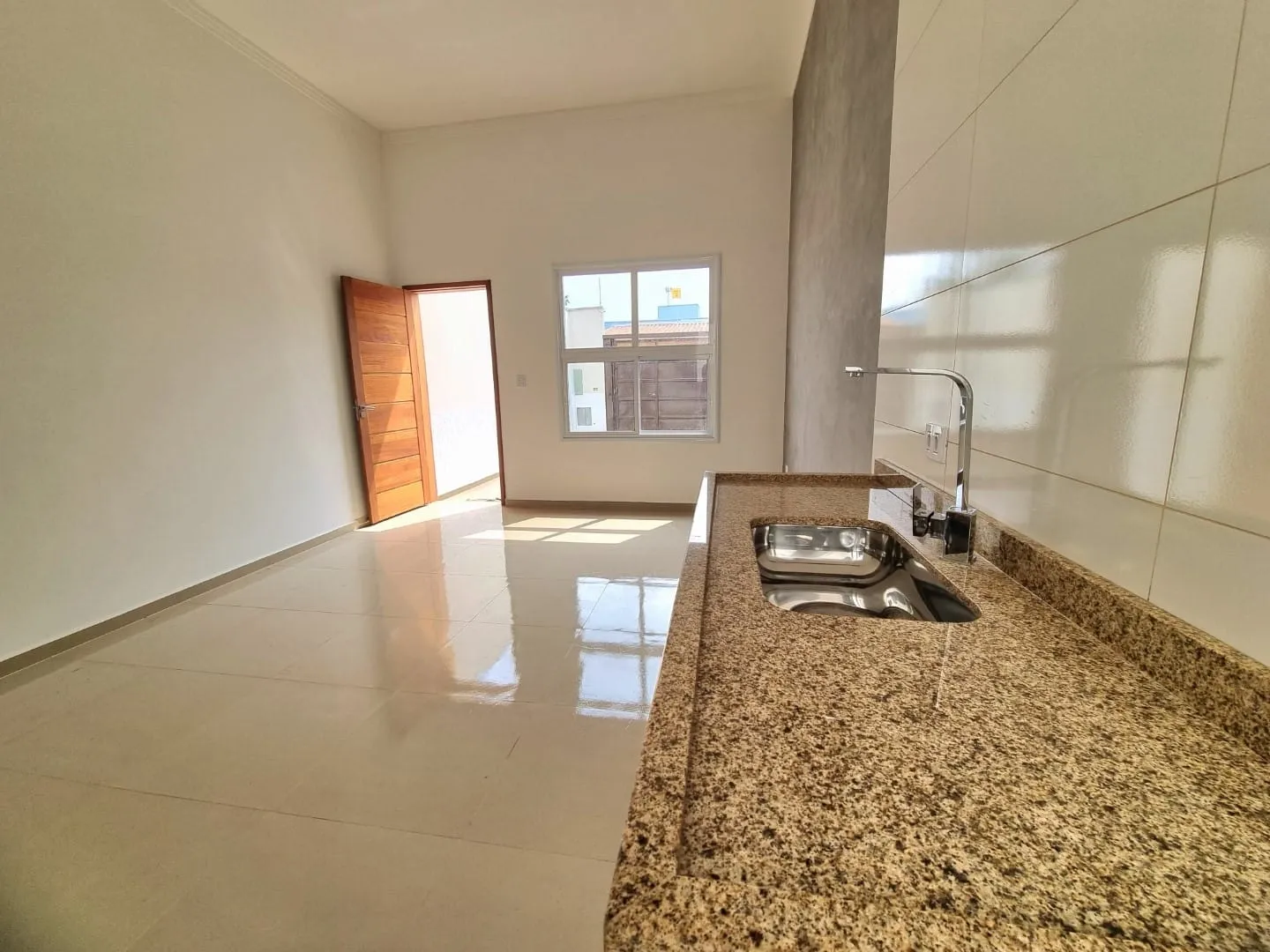 Imagem Casa Térrea com 2 Dormitórios, Terraço Gourmet Privativo, Localização Central e Acabamento Sofisticado