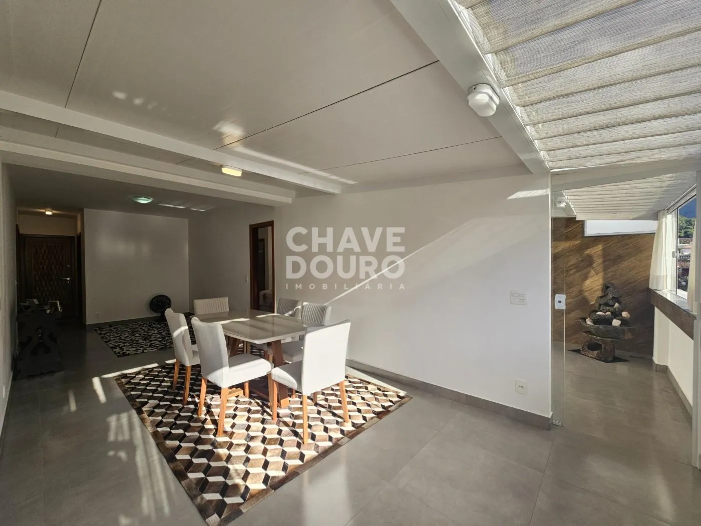 Imagem Apartamento 2 Quartos (1 Suíte), 1 escritório com 90m² no Alto