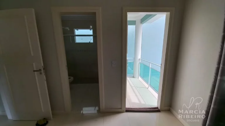 Imagem Casa com 3 dormitórios bairro Ingleses do Rio Vermelho