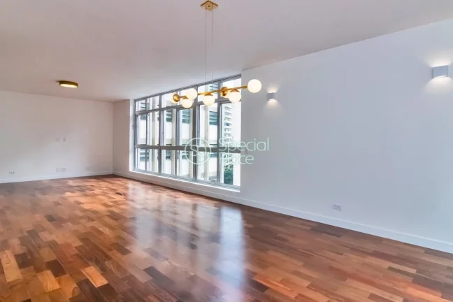 Imagem 02 Vagas de Garagem 267,75 m² de área útil 03 suítes (sendo uma master com banheiro senhor e sen...