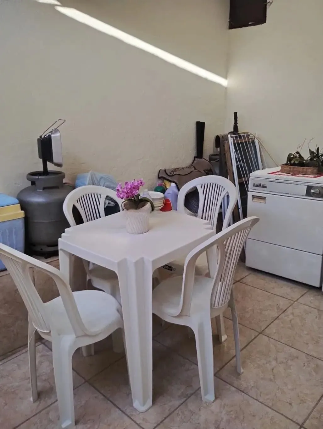 Imagem Casa de 3 dormitórios e 111m² à venda em Jardim Botânico, Porto Alegre.