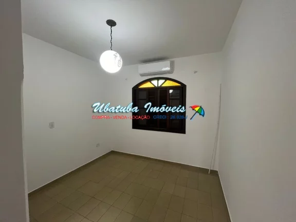 Imagem Sobrado com 03 dormitórios em excelente localização