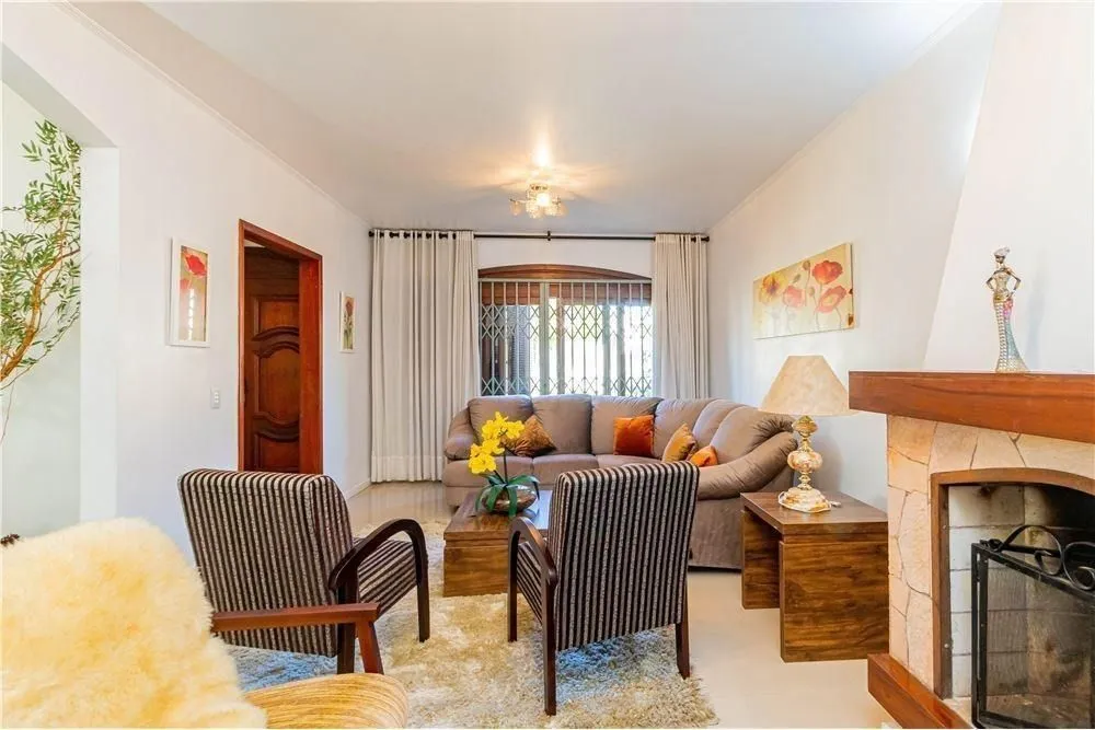 Imagem Ampla casa com 3 Dormitórios e Pátio Próximo a Adda Mascarenhas