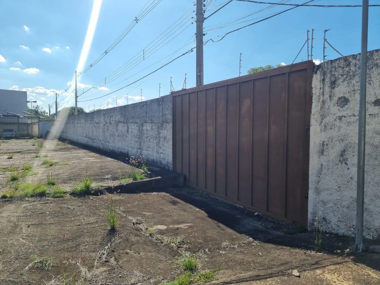 Imagem Terreno Plano e Cimentado com 5.356 m² para Estacionamento de Ônibus a 1.200 Metros da Basílica de Aparecida