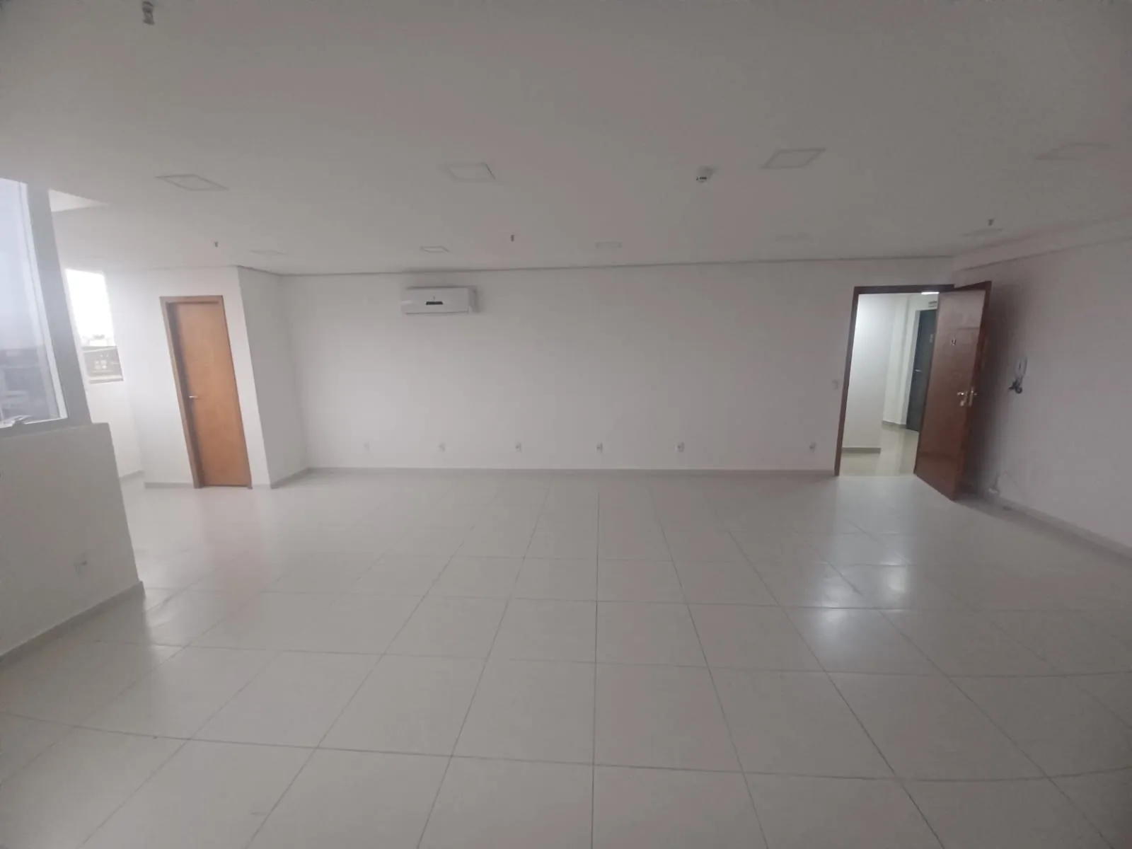 Foto do imóvel Espetacular Sala Comercial no Dubai Business Center! em PARQUE CAMPOLIM, SOROCABA - SP