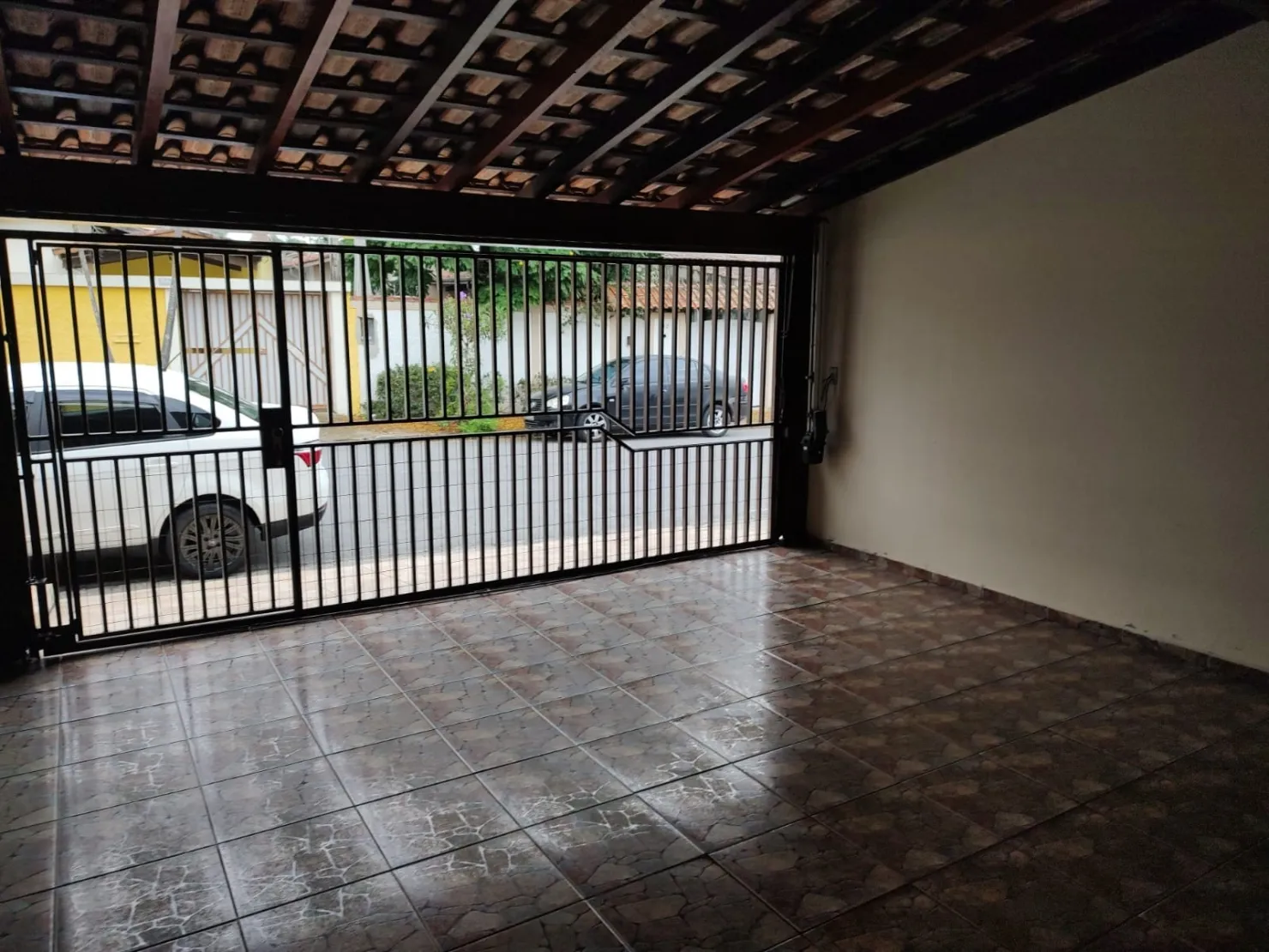 Imagem Casa à venda 3 Suites, 2 Vagas, 300M², Crispim, Pindamonhangaba - SP