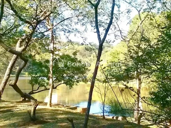 Imagem Linda casa à venda no Colinas do Ermitage. Casa alta cercada de área verde, ótima lozalização.
...