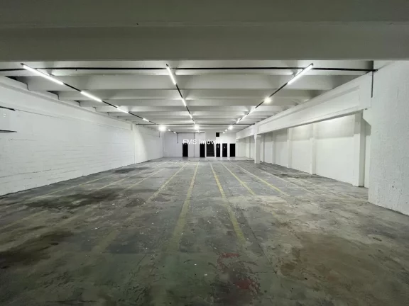 Imagem Galpão Comercial Para Locação na Vila Leopoldina, São Paulo-SP: 660m², 14 Vagas de Garagem!
