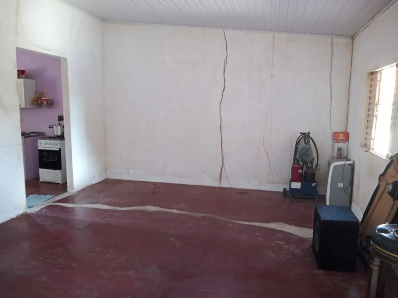 Imagem Casa 2 quartos, e espaço Comercial anexo. Terreno amplo com quintal.