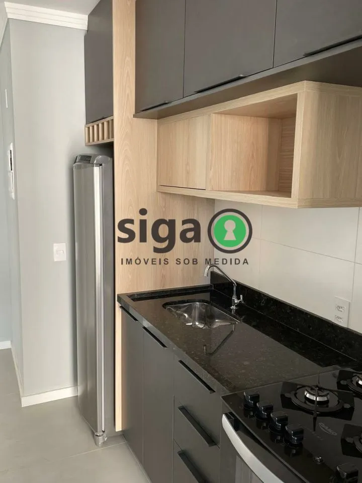 Imagem Apartamento mobiliado com uma vaga de garagem ao lado da linha lilás