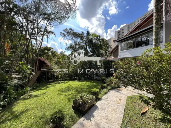 Imagem Cond Chác Granja Velha: 02 casas independentes em uma. Muito jardim!