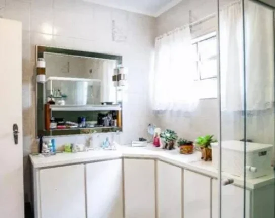 Imagem Casa Com 150 metros 3 Dormitórios 2 Banheiros e 5 vagas de garagens
