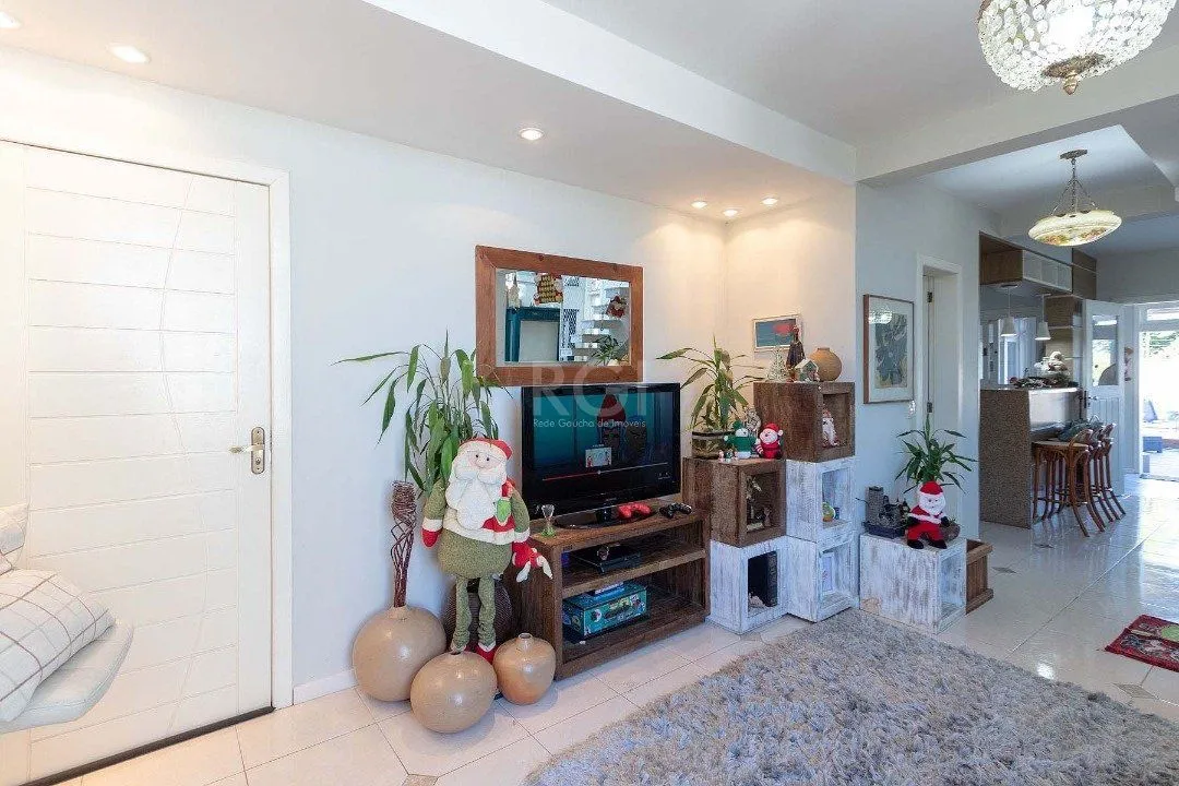 Imagem Casa para Venda com 4 dormitórios no bairro Hípica