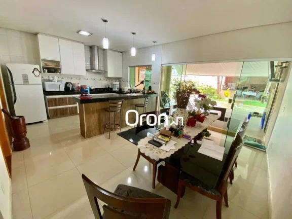 Imagem Sobrado à venda, 339 m² por R$ 1.850.000,00 - Condomínio do Lago - Goiânia/GO
