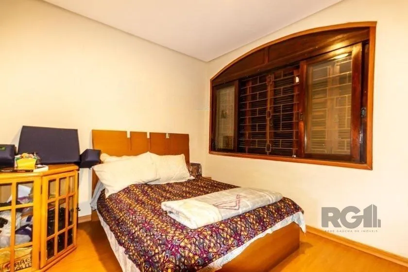 Imagem Casa 303m² - 4 dormitórios, 2 vagas no bairro Santo Antônio