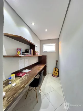 Imagem Casa T?(C)rrea com 03 suítes Academia e Piscina